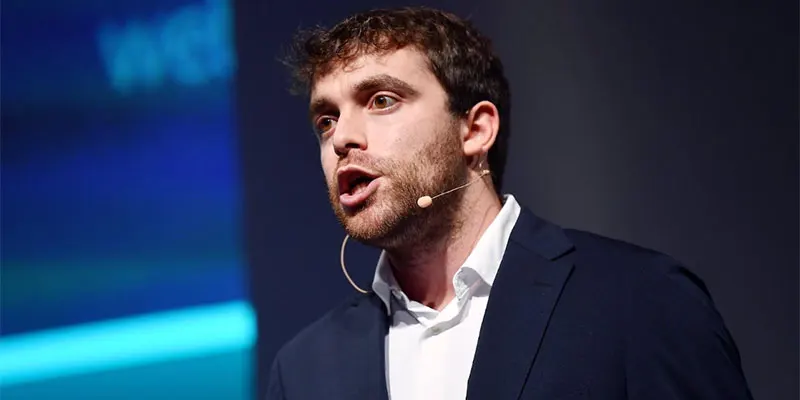 Fabrizio Romano là một trong những nhà báo thân tín với nhiều CLB và cập nhật tin chuyển nhượng khá chính xác