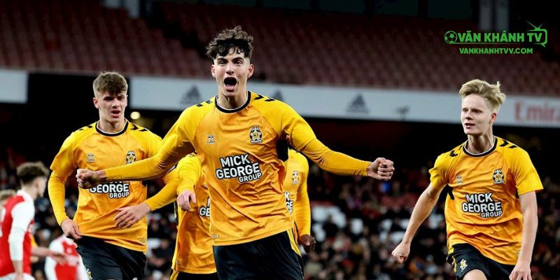 Cambridge United chuẩn bị trận đấu gặp Charlton trên sân Abbey Stadium.