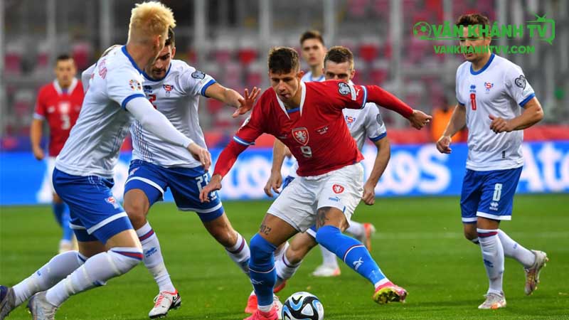 Đảo Faroe nỗ lực phòng ngự chặt chẽ để níu giữ hy vọng có điểm trước Croatia.