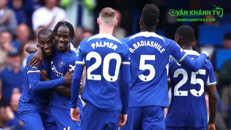 Chelsea tập luyện chuẩn bị trận tiếp Benfica trên sân nhà Stamford Bridge.